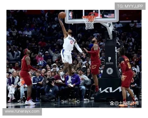 快船乔治爆发砍下高分，助球队逆转取胜