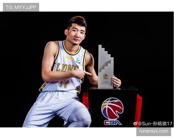 孙铭徽赛场像主角，下班却拎着两包泡面回家——这反差笑到肚子疼